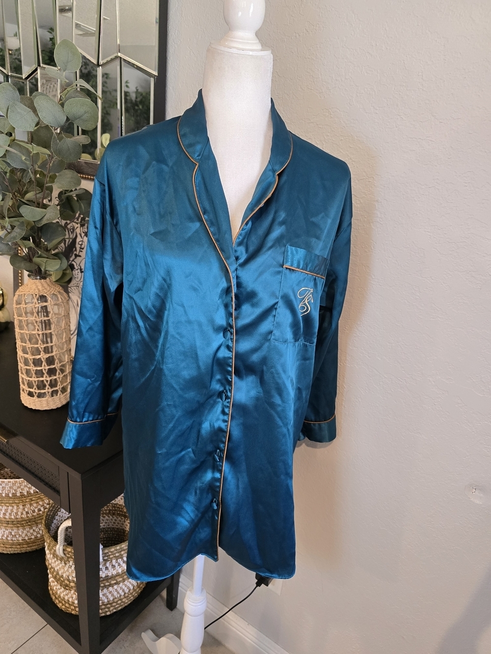 Victoria's Secret Vintage Sleep Shirt Gold Label Logo Satin Nightgown Green S
